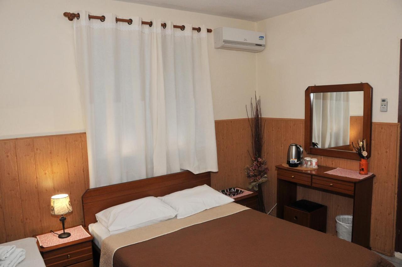 Guesthouse Bloutsos Rooms Kastraki  ภายนอก รูปภาพ