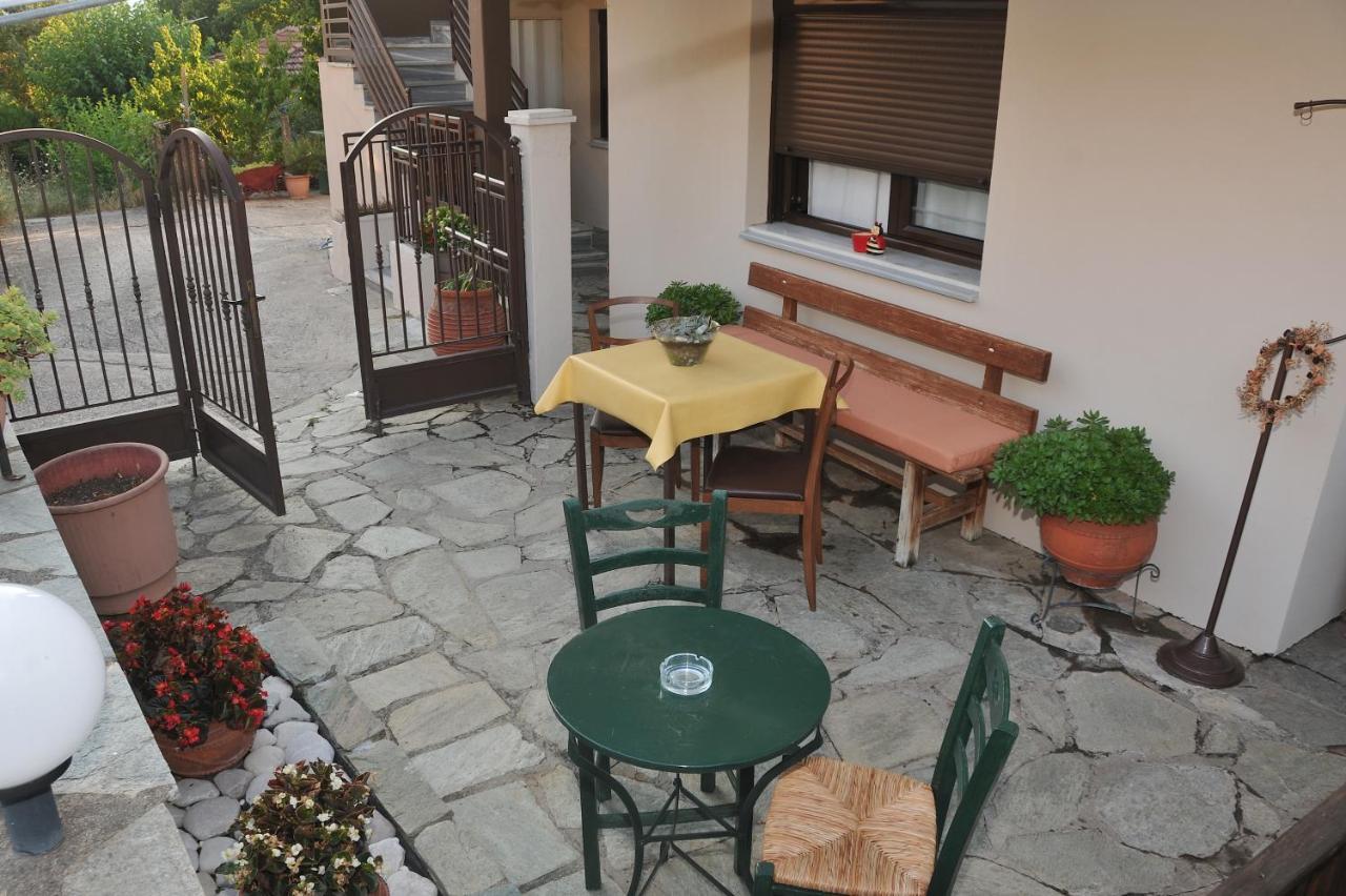 Guesthouse Bloutsos Rooms Kastraki  ภายนอก รูปภาพ