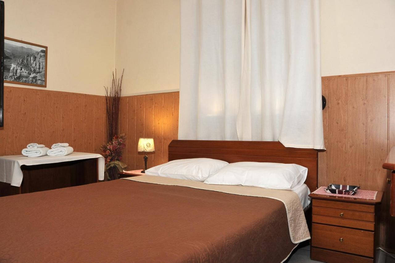 Guesthouse Bloutsos Rooms Kastraki  ภายนอก รูปภาพ