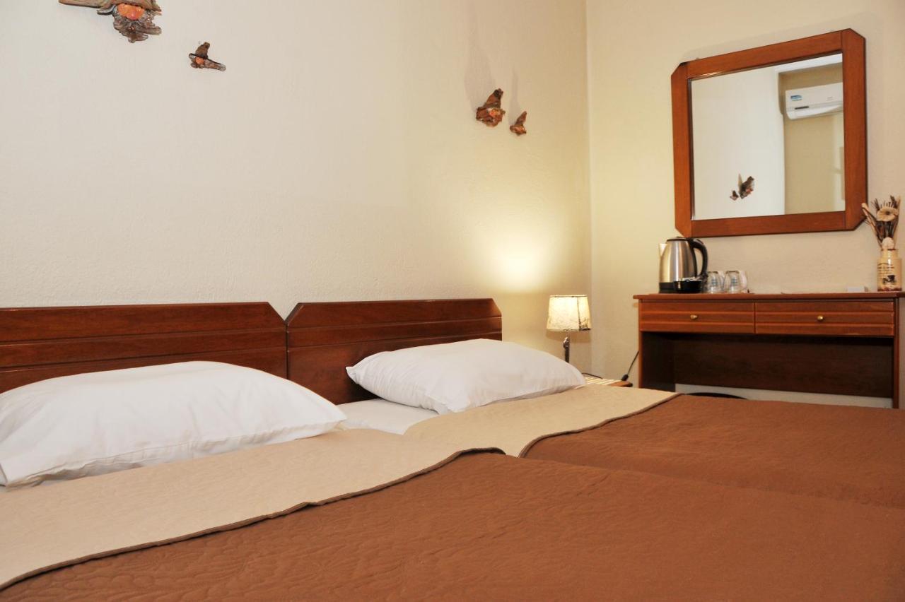 Guesthouse Bloutsos Rooms Kastraki  ภายนอก รูปภาพ