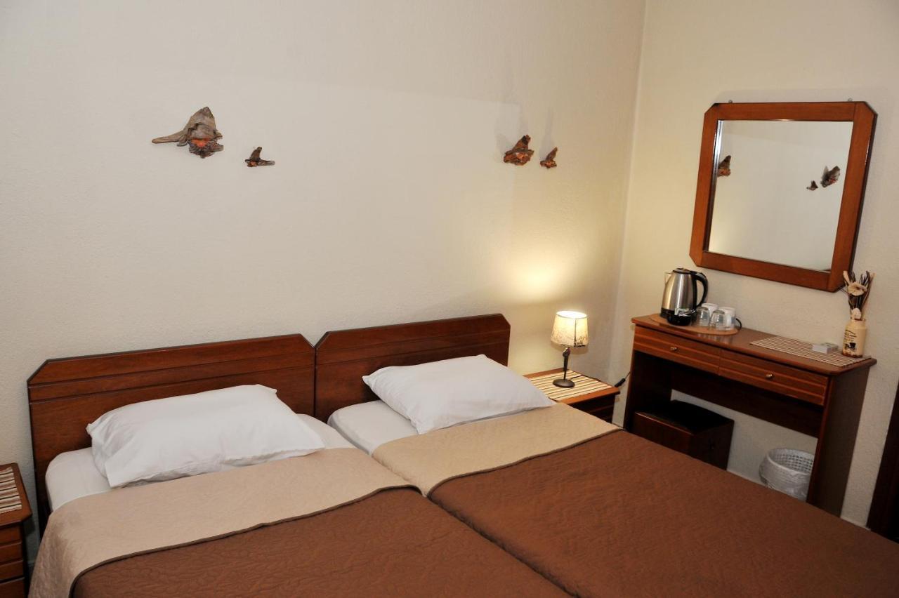 Guesthouse Bloutsos Rooms Kastraki  ภายนอก รูปภาพ