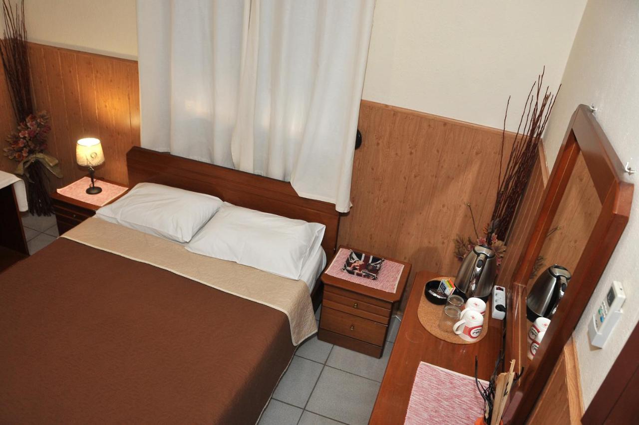 Guesthouse Bloutsos Rooms Kastraki  ภายนอก รูปภาพ