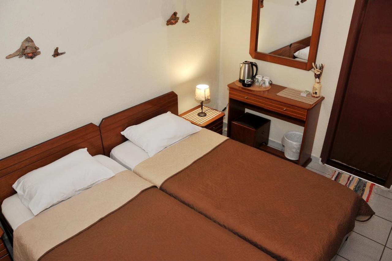 Guesthouse Bloutsos Rooms Kastraki  ภายนอก รูปภาพ
